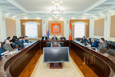 Депутаты готовятся к заседанию Законодательного Собрания